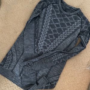 Lululemon sweater size 4-6